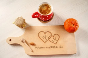 Tocator lemn clasic personalizat Fericirea se gateste in doi initiale - Img 2