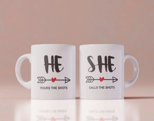 Set 2 cani personalizate She calls the shots He pours the shots