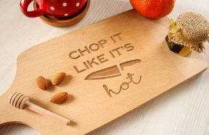 Tocator lemn clasic personalizat Chop it like it's hot