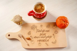 Tocator lemn clasic personalizat cu nume Totul este mai bun atunci cand gateste - Img 3