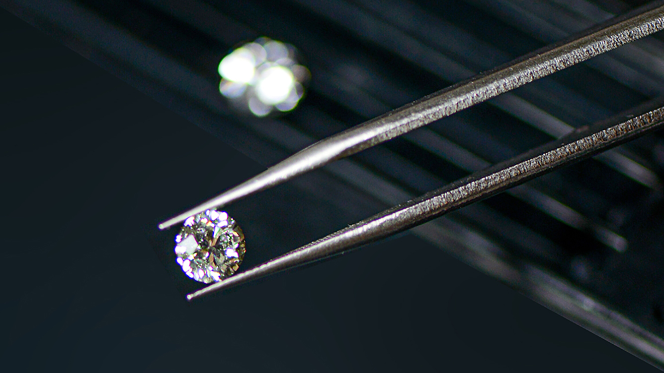 Cei 4C ai diamantelor și importanța certificării