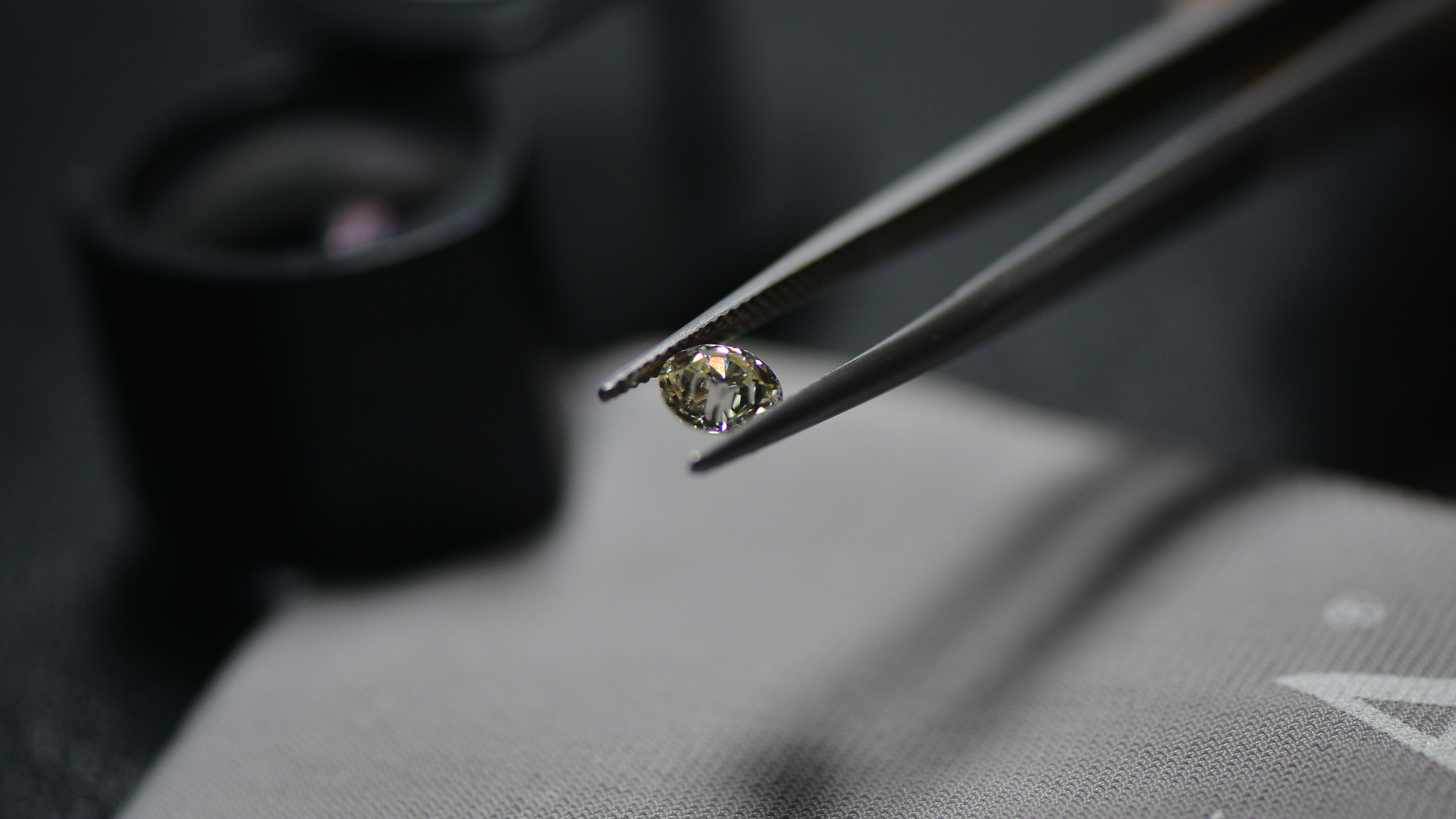 Diamante naturale vs. diamante de laborator (Lab-Grown) certificate  – Ghid complet