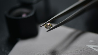 Diamante naturale vs. diamante de laborator (Lab-Grown) certificate  – Ghid complet