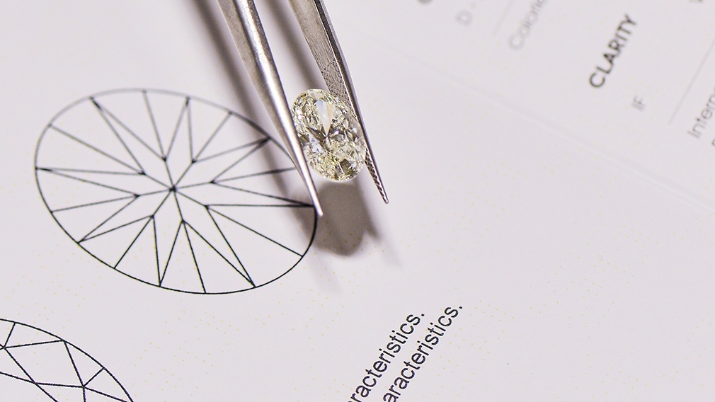 Pregătire diamant pentru diagramă de proporții în procesul de certificare la Accent Bijuterii