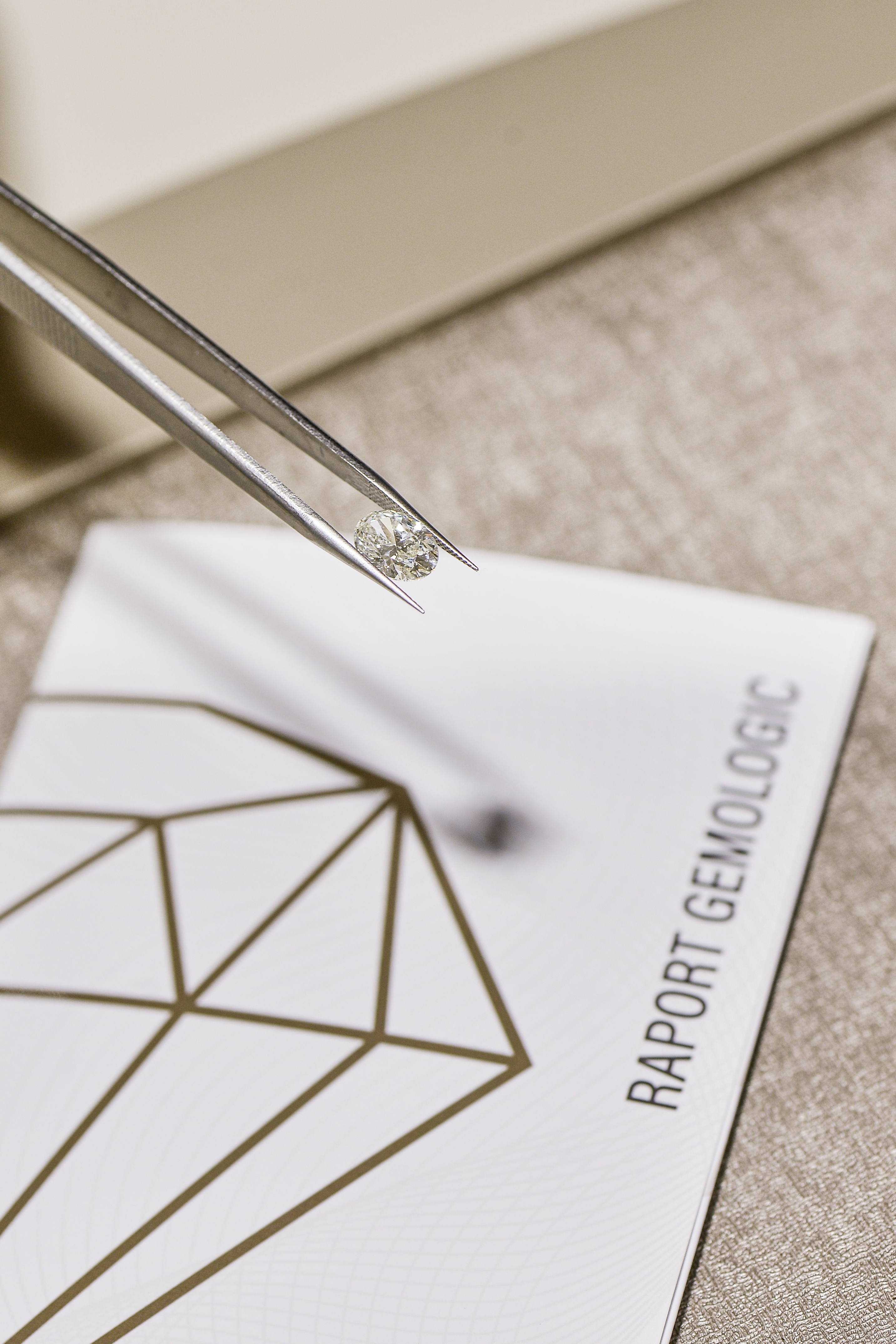 Gama de diamante certificate la accent bijuterii bucuresti