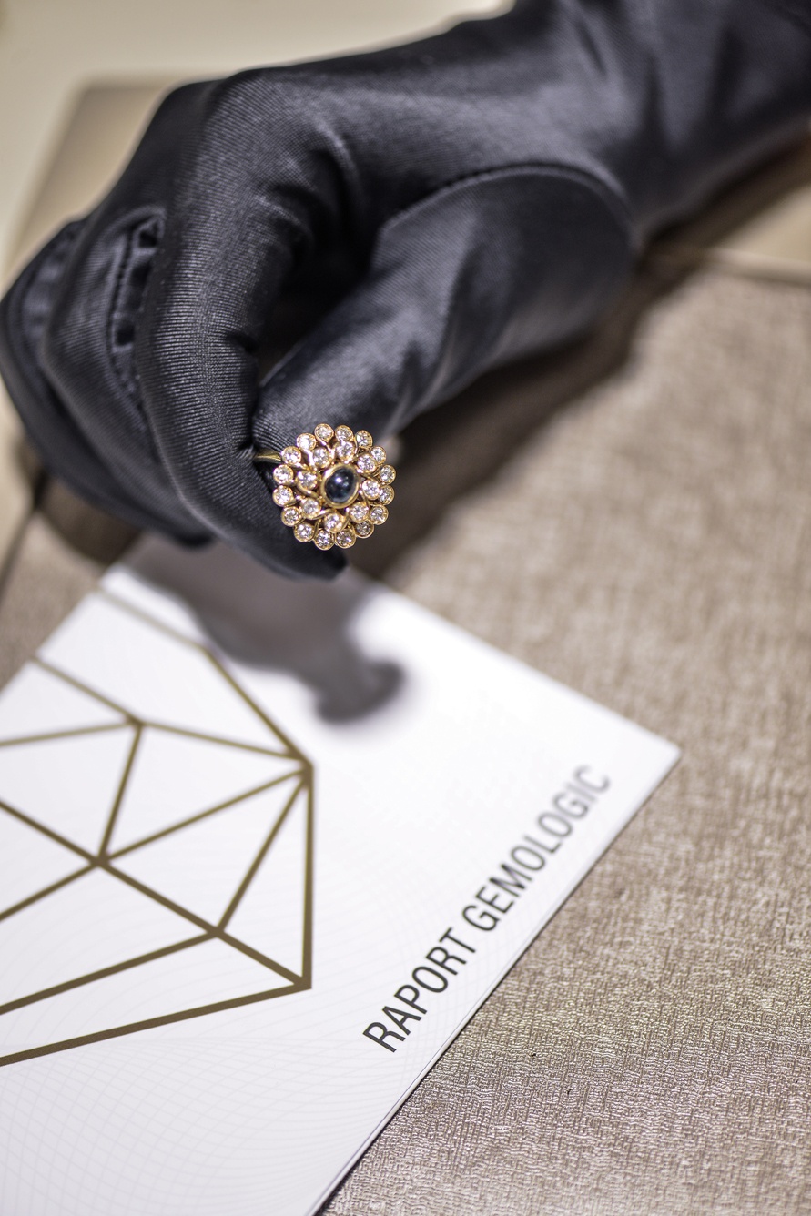 Evaluare și certificare pentru diamante la Accent