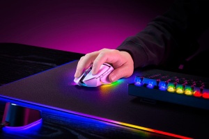 Mouse Razer cu fir Razer Basilisk V3 PRO, butoane programabile 10+1, Razer™ HyperScroll Tilt Wheel, 11 zone de iluminare Chroma RGB, alb - Img 3