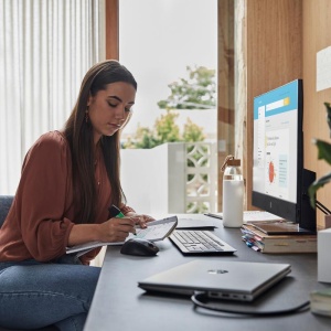 All-in-One HP ProOne 440 G9 23.8 inch Non-Touch IPS FHD, cu procesor Intel Core i7-13700T, video integrat Intel UHD Graphics 770, RAM 16GB DDR4, SSD 512GB, Adjustable Stand, HP 125 Black Wired Keyboard, HP 125 Black Wired Mouse, Black, Free DOS, 3yw - Img 11