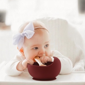 Castron silicon copii cu ventuză antiderapantă, BPA Free, rezistent la răsturnare, pentru diversificare, 6+ luni, KidsCenter, culoare: rosu