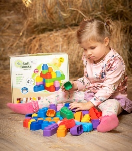Set de construcție cuburi moi Gerardo’s Toys 42 piese – jucărie educativă senzorială soft pentru bebeluși și copii 6+ luni | cuburi sigure, motricitate, creativitate, material antibacterian - Img 3