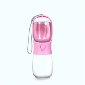Sticlă portabilă 2-în-1 pentru apă și hrană animale, 330 ml, cu compartiment pentru recompense, buton ON/OFF, fără scurgeri, ideală pentru plimbări, călătorii și drumeții - Yatrick, culoare: roz