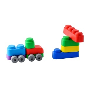 Set de Constructie cuburi moi cu roți Gerardo’s Toys 14 piese – jucărie senzorială educativă soft pentru bebeluși și copii 6+ luni | cuburi senzoriale, motricitate, construcții sigure, multicolor, material antibacterian moale și sigur - Img 3