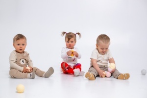 Set 4 mingi sport pentru copii Gerardo’s Toys – My First Sports Balls Set, mini mingi ușoare și moi pentru joacă activă, coordonare mână-ochi, indoor & outdoor – Made in EU, 6 luni+ - Img 5