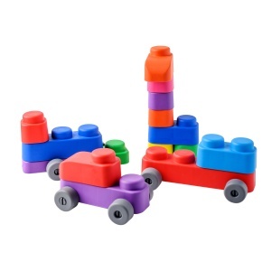 Set de Constructie cuburi moi cu roți Gerardo’s Toys 14 piese – jucărie senzorială educativă soft pentru bebeluși și copii 6+ luni | cuburi senzoriale, motricitate, construcții sigure, multicolor, material antibacterian moale și sigur - Img 4