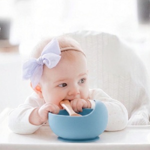 Castron silicon copii cu ventuză puternică antiderapantă, BPA Free, rezistent la răsturnare, pentru diversificare, 6+ luni, KidsCenter, culoare: albastru - Img 4