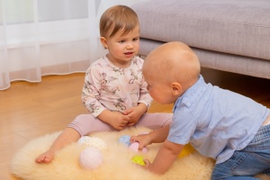 Set 7 mingi senzoriale pentru bebeluși Gerardo’s Toys – jucărie educativă tactilă, culori și texturi diferite, dezvoltare senzorială și motricitate, Made in EU, de la 0 luni - Img 2