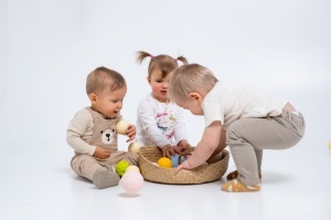 Set 4 mingi sport pentru copii Gerardo’s Toys – My First Sports Balls Set, mini mingi ușoare și moi pentru joacă activă, coordonare mână-ochi, indoor & outdoor – Made in EU, 6 luni+ - Img 9
