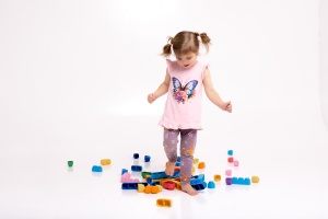 Set cuburi moi Gerardo’s Toys 10 piese – jucărie educativă senzorială soft pentru bebeluși 6+ luni | cuburi construcție sigure, motricitate, material antibacterian - Img 3