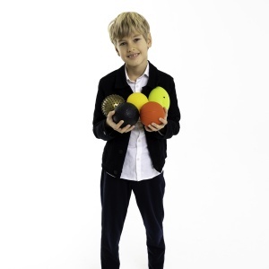 Set de 5 mingi sport pentru copii Gerardo’s Toys – mini mingi ușoare și rezistente, indoor & outdoor, fotbal, baschet, volei, rugby și minge de masaj, potrivite pentru coordonare și joacă activă – Made in Europe - Img 4