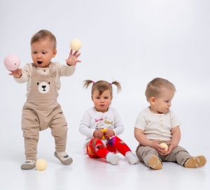 Set 4 mingi sport pentru copii Gerardo’s Toys – My First Sports Balls Set, mini mingi ușoare și moi pentru joacă activă, coordonare mână-ochi, indoor & outdoor – Made in EU, 6 luni+ - Img 3