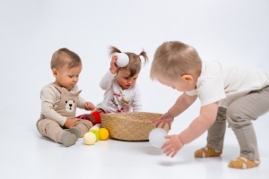 Set 7 mingi senzoriale pentru bebeluși Gerardo’s Toys – jucărie educativă tactilă, culori și texturi diferite, dezvoltare senzorială și motricitate, Made in EU, de la 0 luni - Img 3