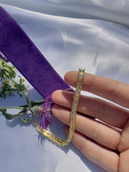 Brățara Tenis din Argint -Auriu – Magia Strălucirii Infinite în Eleganță Pură ARG394N