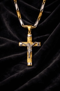 Colier Religios Cruce cu Iisus – Inox Placat Aur 14K, Lanț Elegant cod LC222F - Img 3
