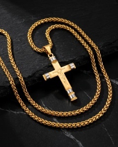 Set Lant si Pandantiv Cruce cu Crucifix Auriu Inox Barbati cod LC45CLA - pe piatra neagra