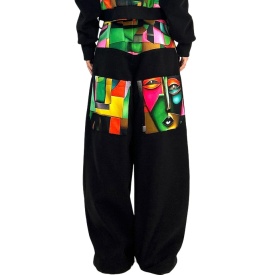 Pantaloni largi  în culori vibrante. Design artistic unicat, realizat manual în România. Disponibil acum pe holycuts.ro