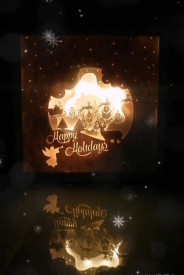 Iluminare blândă și detalii festive ale Shadowbox-ului Happy Holidays, aducând căldura sărbătorilor în fiecare colț al camerei