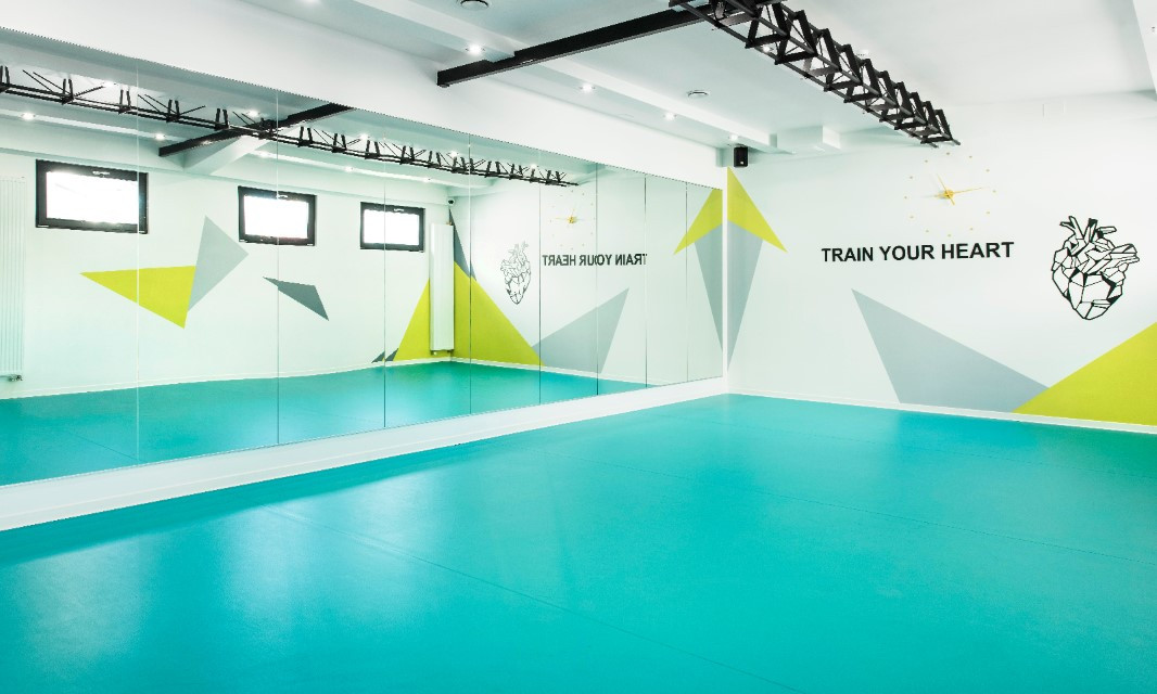 Montaj pardoseala sportiva Tarkett in sala de sport Tecuci