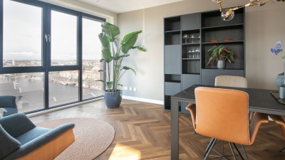 LVT vs. parchet laminat: Care este alegerea potrivită?