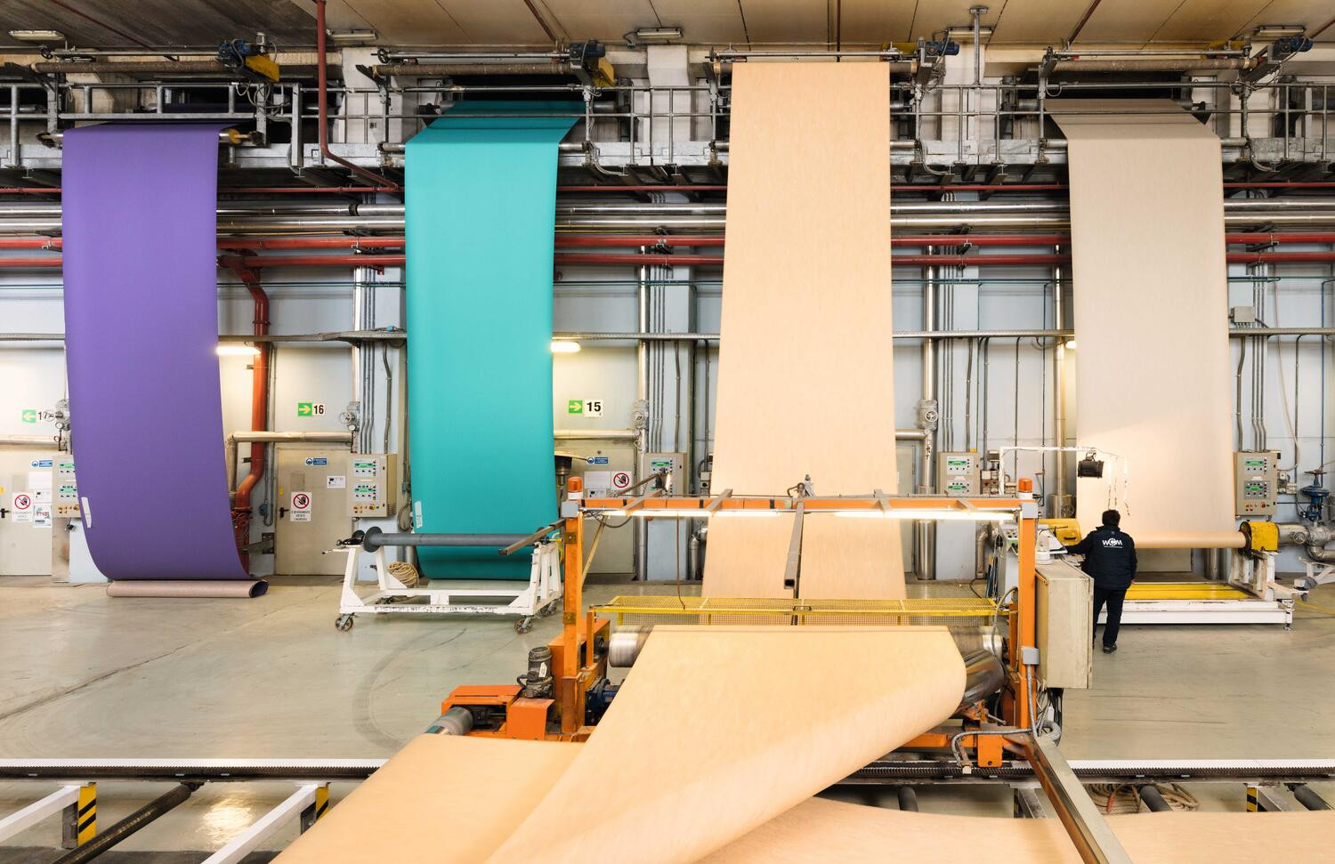 productie-linoleum-natural-tarkett-fabrica-narni-italia