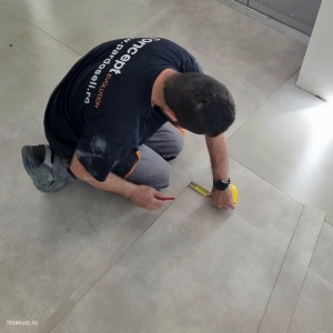 Montaj covor PVC Tarkett cu echipă certificată