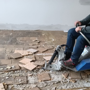 Decopertare pardoseli piatra