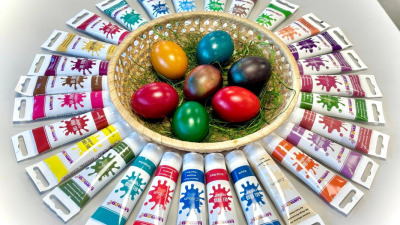 Vopsirea Ouăle de Paști cu Coloranți Alimentari Gel de la Lumea Basmelor