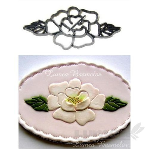 <p>Creați trandafiri eleganți și detaliați cu ușurință folosind decupatorul Trandafir de la Patchwork! Ideal pentru decorarea torturilor de nuntă, aniversări sau alte ocazii speciale, acest <strong>decupator</strong> vă ajută să modelați petale delicate ș