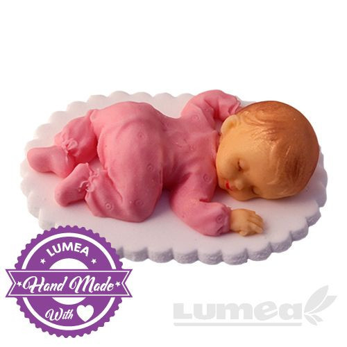 Bebe dormind roz din pasta de zahar, L10 cm x l 7 cm x h3 cm, 80g - Lumea