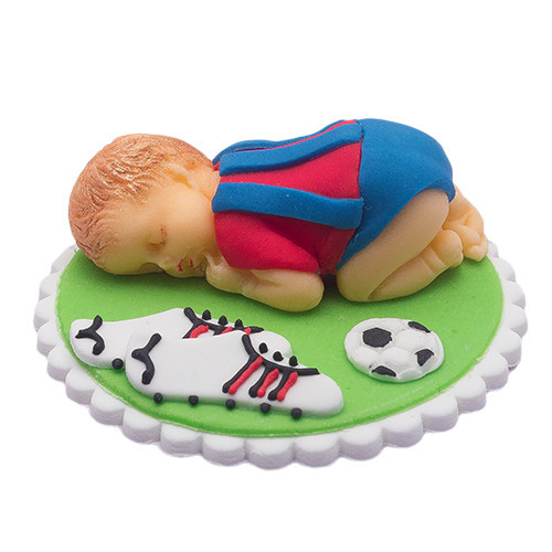 Bebe fotbalist dormind din pasta de zahar - Lumea