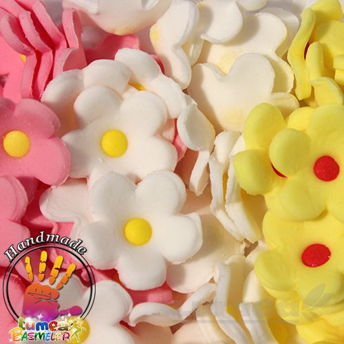 Floricele indoite alb-galben-roz din pasta de zahar, L2 cm x l 2 cm x h1 cm, 90 buc, 130g - Lumea