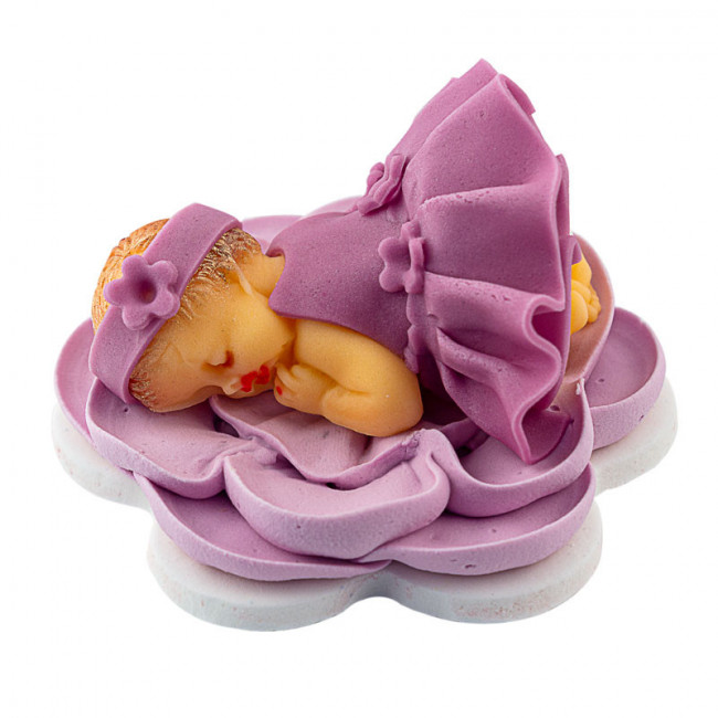 Bebe dormind pe o floare mov din pasta de zahar - Lumea