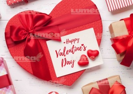 Imagine comestibila tort din Zahar Happy Valentine's Day model cu cadou de Ciocolata - Lumea