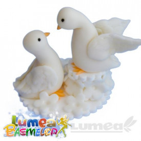 Figurine porumbei miri din pasta de zahar - Lumea