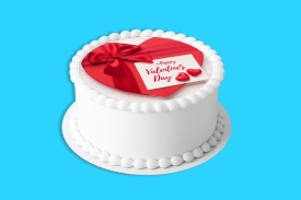 Снимка на ядлива захарна торта от модела Happy Valentine's Day с шоколадов подарък - Светът - Img 4