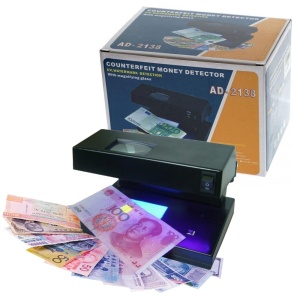Detector multifunctional de bancnote false AD-2138,cu doua lampi UV 15W - Img 5