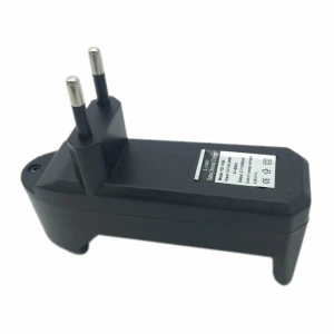 Incarcator pentru acumulator si baterie reincarcabila 3.7V 500mA Li-ion UltraFire 18650