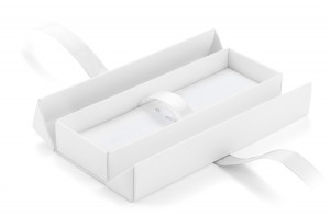 Подаръчна кутия за химикалка бяла със сребърна панделка - Img 2