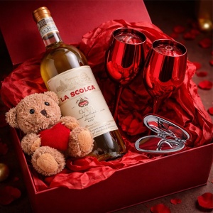 Подаръчен сет Elegance Rouge - вино La Scolca, 2 бр червени чаши, мече и двойно огледало