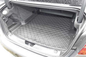 Tavita de portbagaj Jaguar XE, caroserie Sedan, fabricatie 2019 - prezent, Facelift - Img 6