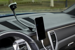 Suport telefon magnetic auto cu fixare pe parbriz cu ventuza - Img 3